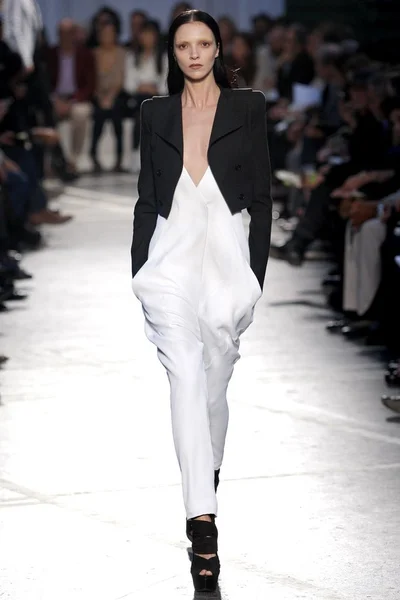 Look 4